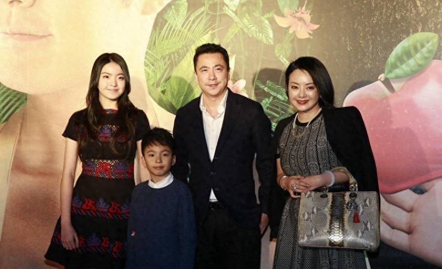 46岁王中磊与老婆甜蜜爱情曝光，终于知道王中磊为什么会成功！
