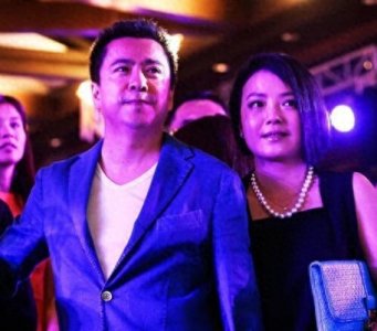 ​46岁王中磊与老婆甜蜜爱情曝光，终于知道王中磊为什么会成功！