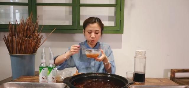 密子君为证明没“催吐”，一次吃1200根串串，结果还是露馅了！