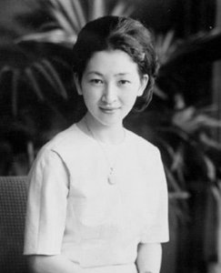 ​日本最漂亮的皇后美智子，曾拒绝天皇和三岛由纪夫的同时求婚