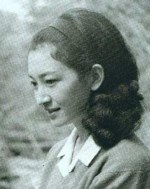 日本最漂亮的皇后美智子，曾拒绝天皇和三岛由纪夫的同时求婚