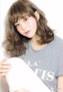 ​18款百变中长发发型，任你选！