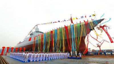 ​四艘055驱逐舰同时在建，一舰名呼声最高，台湾网友兴奋：很正常