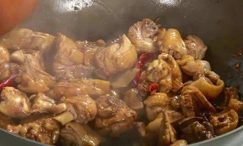 啤酒炖鸡这样做最好吃，告别黑暗料理隔壁孩子都馋