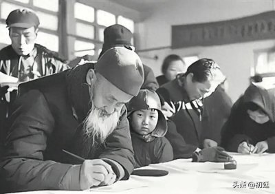 ​1988年，五人增选为国务院国务委员，一人率先脱颖而出