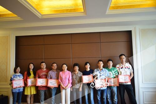 重庆西南翻译学院(川外重庆南方翻译学院举行教师节表彰大会)(2)