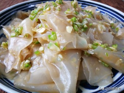 ​凉拌粉皮的做法家常菜（凉拌粉皮比做凉皮要简单）