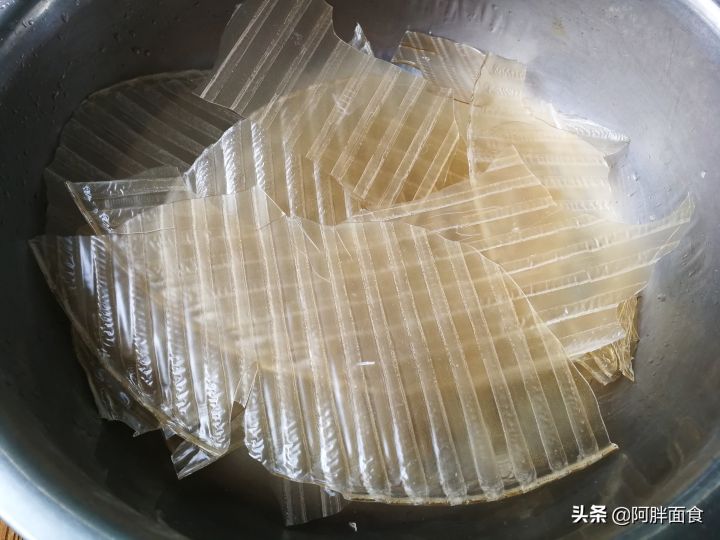凉拌粉皮的做法家常菜(凉拌粉皮比做凉皮要简单)