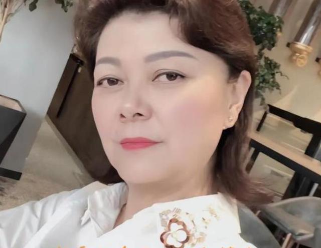 潘克律师 简历 潘克律师妻子晒近照(2)