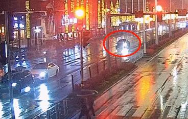 追尾玛莎拉蒂又怼上奔驰，撞掉十几万！还要坐牢…