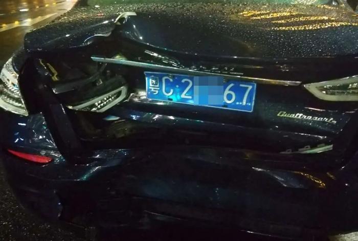 追尾玛莎拉蒂又怼上奔驰，撞掉十几万！还要坐牢…