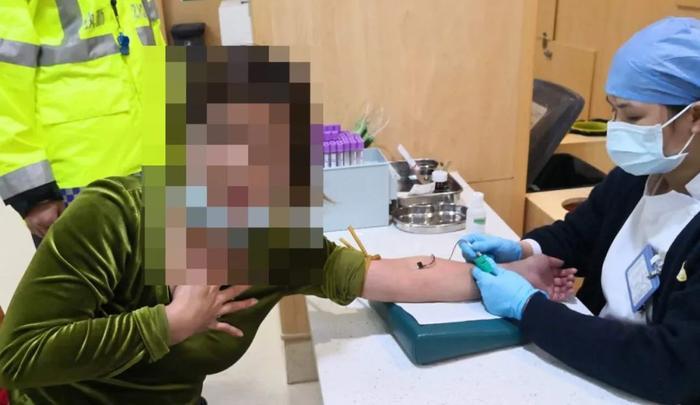 追尾玛莎拉蒂又怼上奔驰，撞掉十几万！还要坐牢…