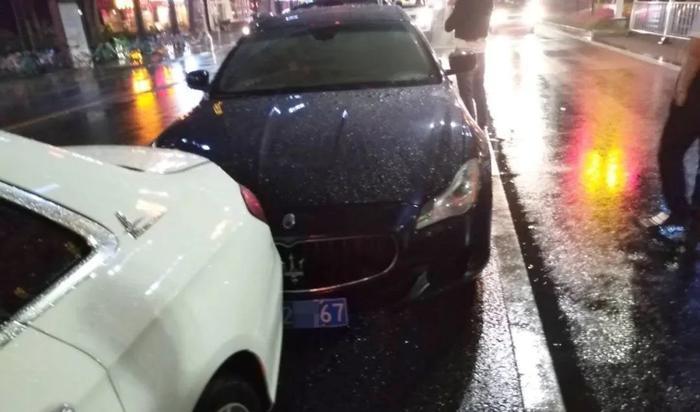 追尾玛莎拉蒂又怼上奔驰，撞掉十几万！还要坐牢…