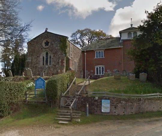 英国乡村5天内5只牛羊遭神秘人刺死,尸体被涂撒旦逆五芒星