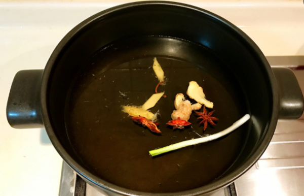 鸡爪煮了发黑还能吃,鸡爪煮完发黑能吃吗图4