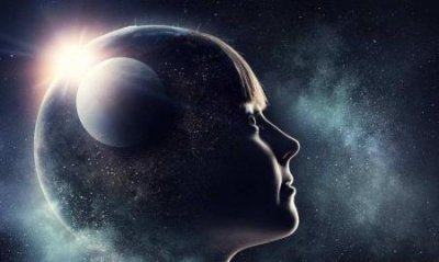 ​灵异照片引热议草坪上间隔1秒出现不明物体令人毛骨悚然