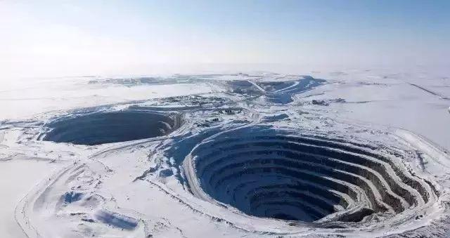 为什么很小的钻石那么贵（1颗钻石200万人的心血）(5)