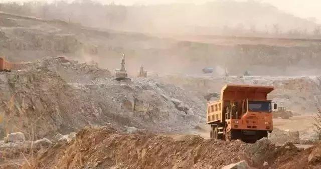 为什么很小的钻石那么贵（1颗钻石200万人的心血）(6)