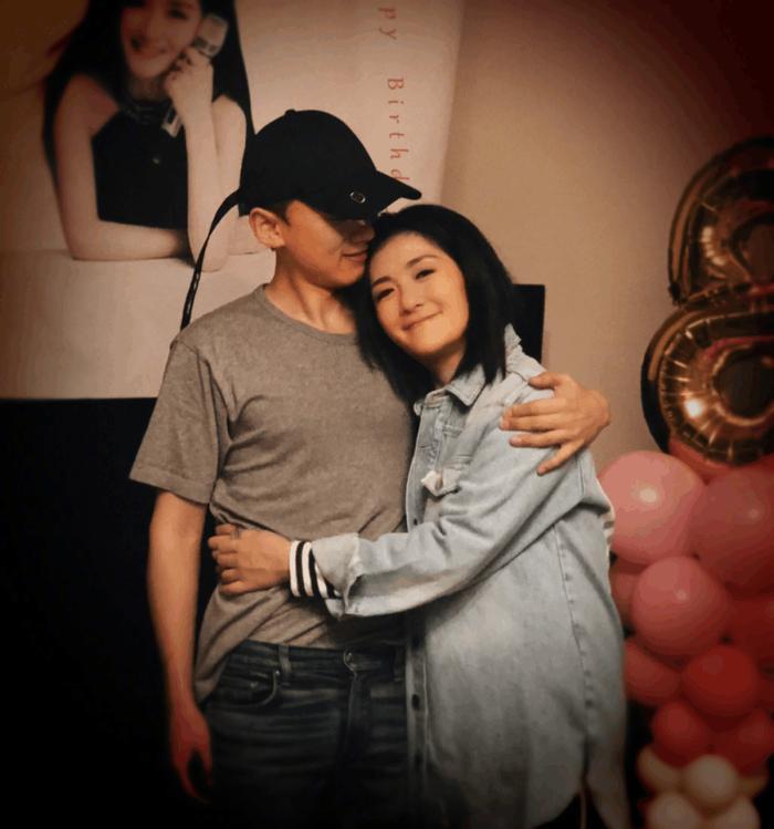 谢娜被粉丝叫成赵丽颖回复:我是我,我二弟是我二弟,我们不一样