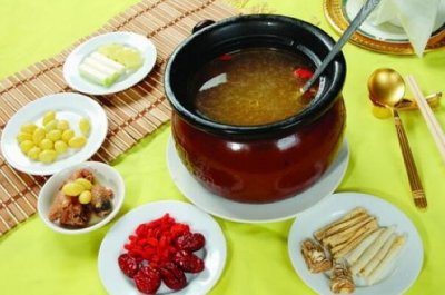 ​过年送礼品送什么合适?送祖辈养生滋补品，送平辈投其所好