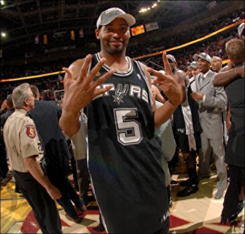 NBA10大总冠军戒指最多的人，指环王拉塞尔仅第3，第一有16枚戒指