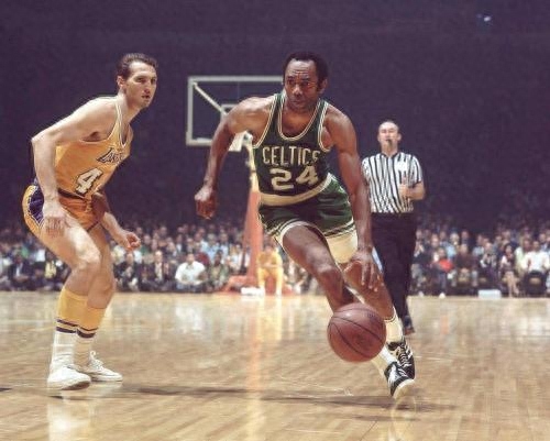 NBA10大总冠军戒指最多的人，指环王拉塞尔仅第3，第一有16枚戒指