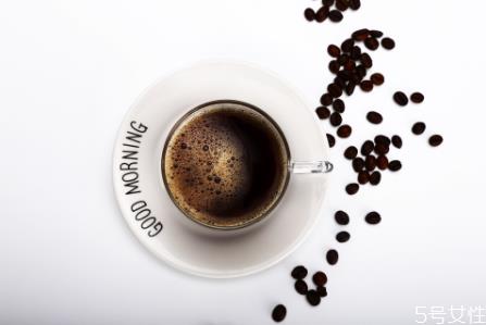 拿铁热的好喝还是冰的好喝 拿铁和摩卡的区别 拿铁热的好喝还是冰的好喝 拿铁和摩卡的区别