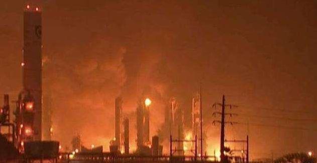 美国这次损失惨重,大爆炸轰动全球