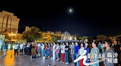 ​临汾拍客：夜色中的鼓楼广场
