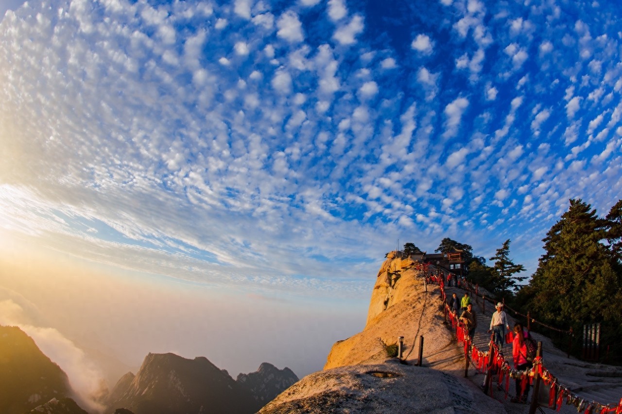 华山古称“西岳”,雅称“太华山”