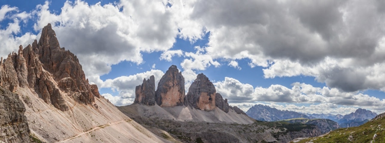 华山古称“西岳”,雅称“太华山”
