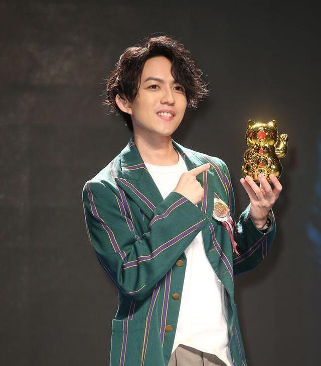 通过林宥嘉我们一起来看看发型对一个男人的颜值影响有多大