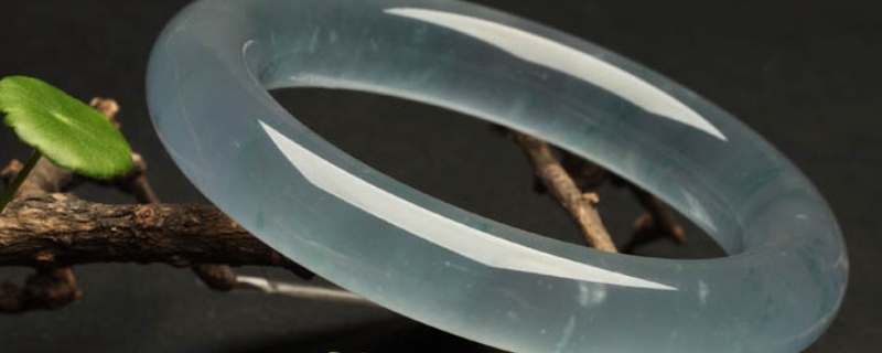 注胶翡翠手镯对人体有伤害吗_戴注胶的翡翠手镯会怎么样