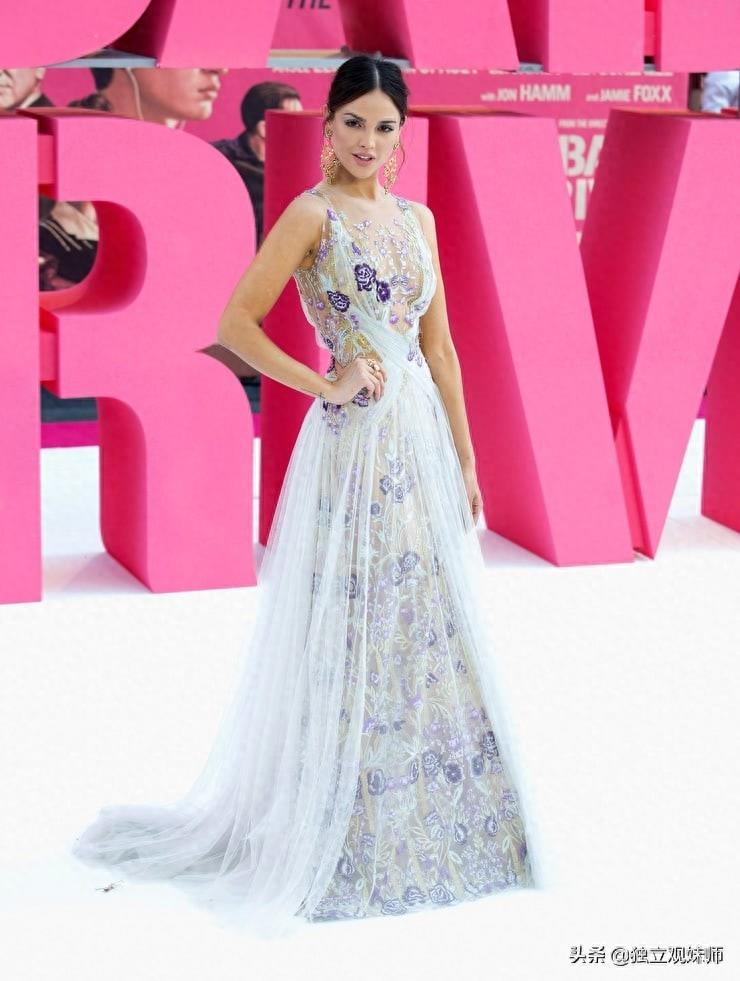 环球美女：墨西哥女星埃扎·冈萨雷斯（Eiza Gonzalez）