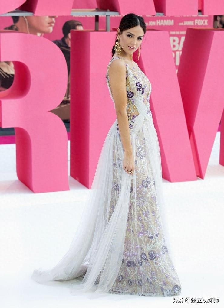 环球美女：墨西哥女星埃扎·冈萨雷斯（Eiza Gonzalez）