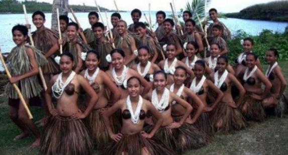 世界上最奔放的部落,美女用贝壳“遮羞”,女性可以随意交换伴侣