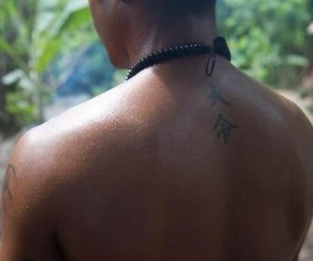 世界上最奔放的部落,美女用贝壳“遮羞”,女性可以随意交换伴侣