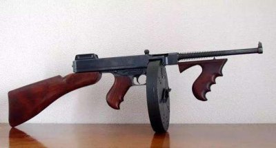 ​号称芝加哥打字机，二战最牛冲锋枪，美制汤姆逊冲锋枪