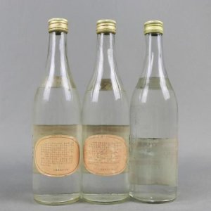 ​玻璃瓶汾酒多少度(汾酒三十年玻璃瓶)