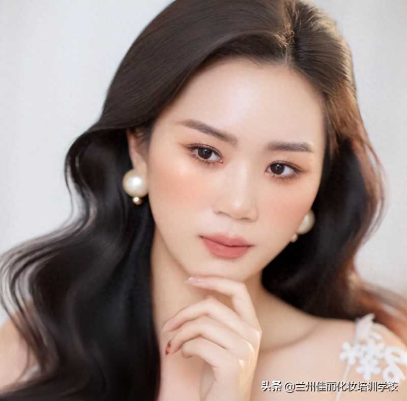 私下黑怎么能迅速变粉(从小黑煤球变身粉白皮的3个方法)