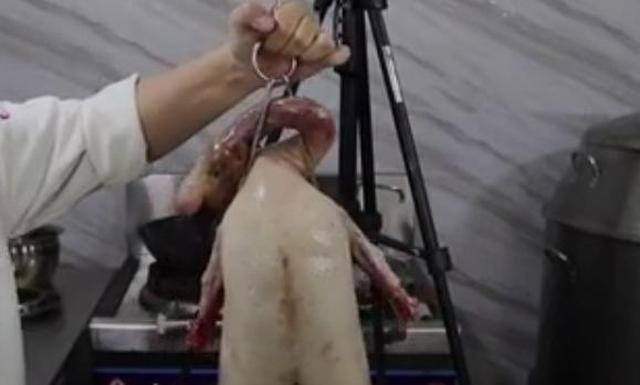 脆皮烧鹅，香香脆脆，有滋有味！