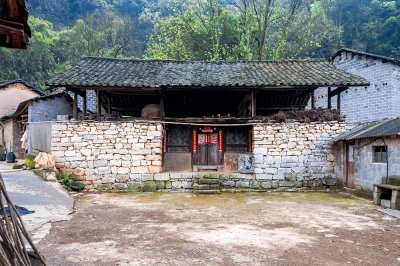 ​灵异故事：村妇顺手牵羊偷走弃婴的护身符，没想到却遭到了报应