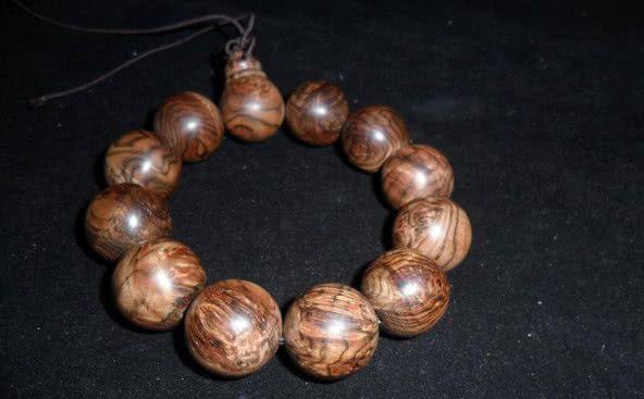 农村这种稀罕树，模样丑陋，却堪比玉石，一小块就能卖上千元