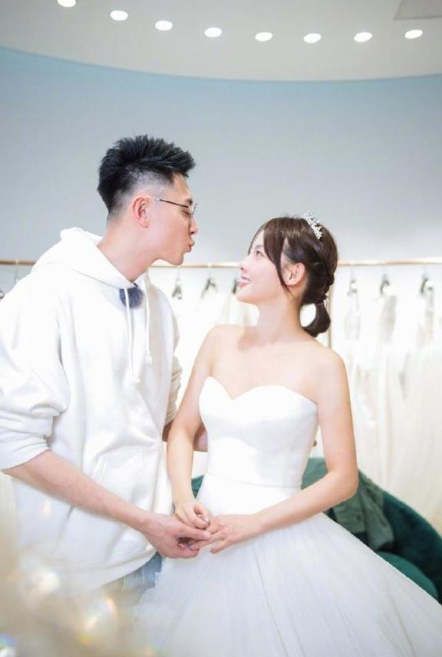 买超向张嘉倪求婚现场!19岁看她第一眼就想结婚!定情过程全爆料