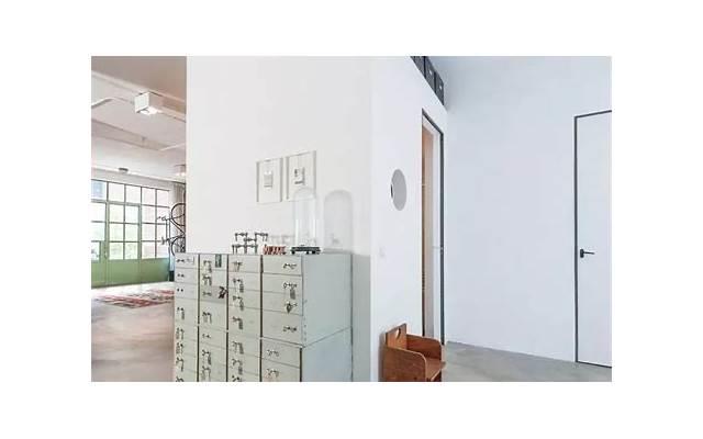  我和他离婚快2年了，从结婚他对我就各种不放心