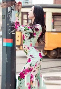 ​“蜜桃臀”已OUT！迪丽热巴“蝴蝶臀”惊艳，网友直呼羡慕！