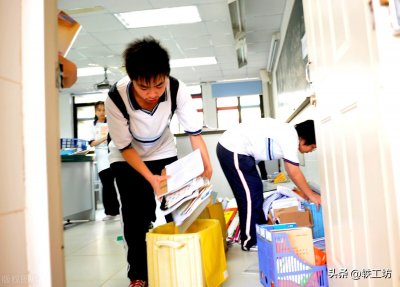 ​一线教师被借调到教育局上班，是好事还是坏事？要辩证地看