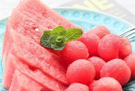 最简单好学的西瓜拼盘教程(教你切出超漂亮的西瓜拼盘)(1)