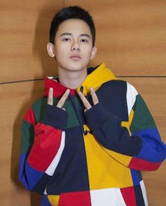 ​实力与颜值兼具的“小鲜肉”系列——胡先煦，有没有你的手机壁纸