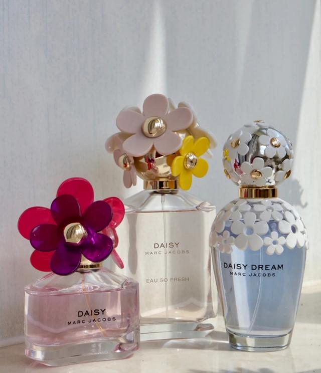 范思哲哪款香水适合女性(送女生香水你避不开5个选择)(4)